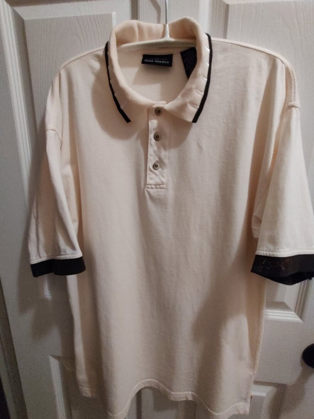 GREG NORMAN POLO SHIRT 100% COTTON EMBROIDERED SHARKS TOOTH COLLAR IVORY BLACK M